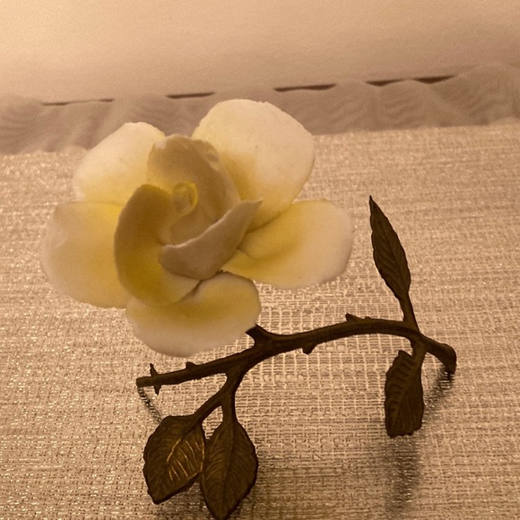 Capodimonte Vintage Porcelain Light Yellow Rose on Antique Brass Leaves/Stem - Picture 2 of 8